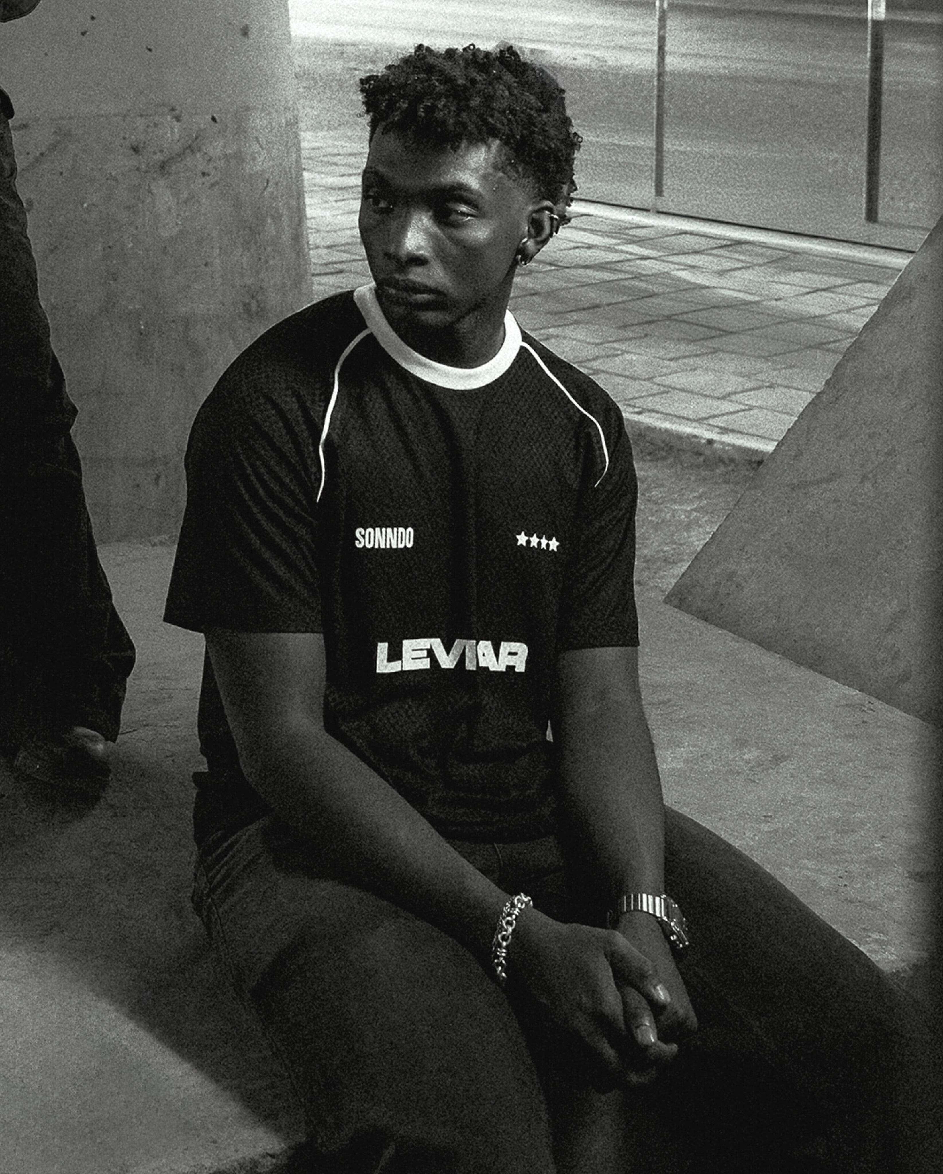 Camiseta LEVITAR X SONNDO