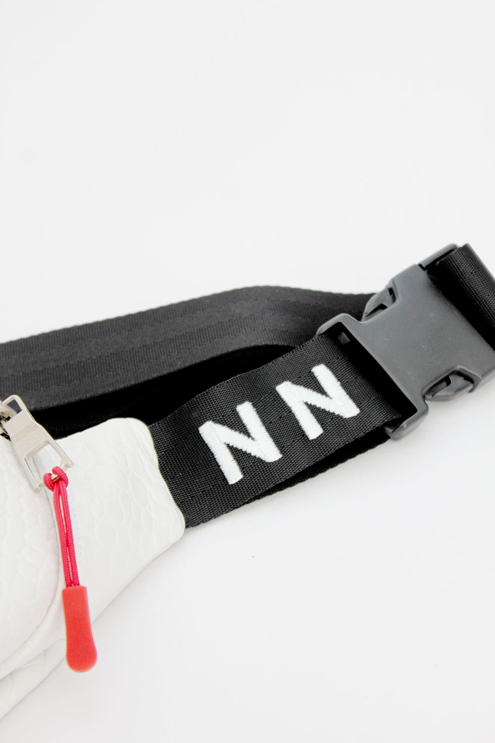 Riñonera blanca textura