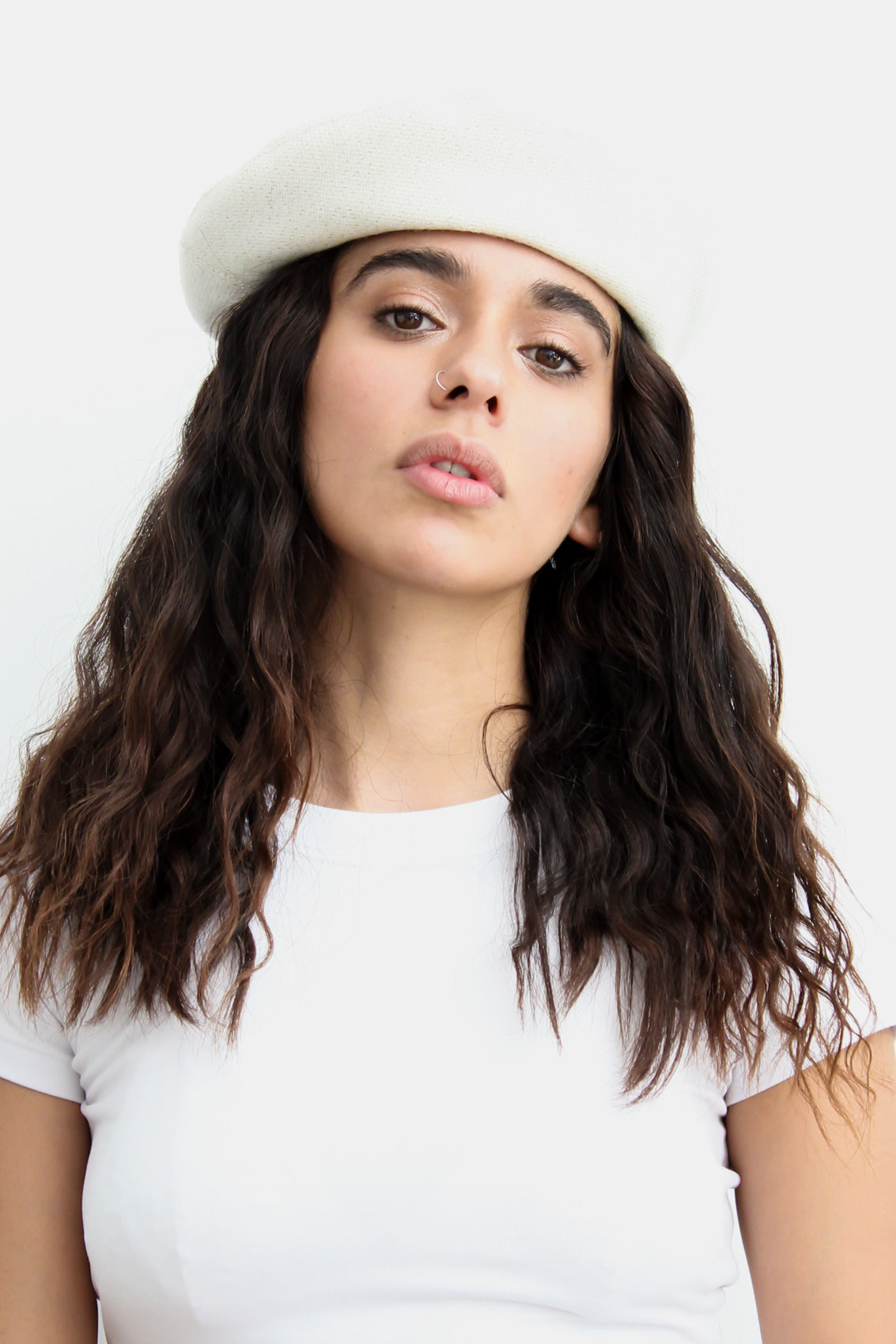 Boina blanca brillos