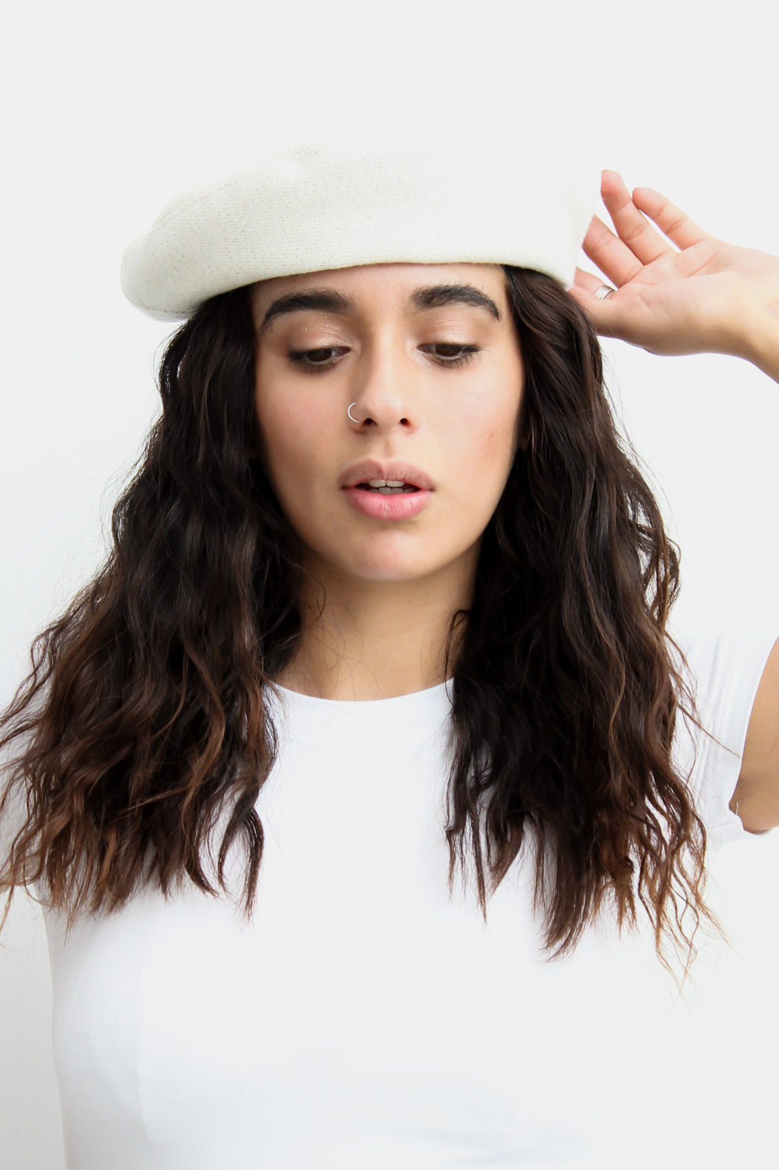 Boina blanca brillos