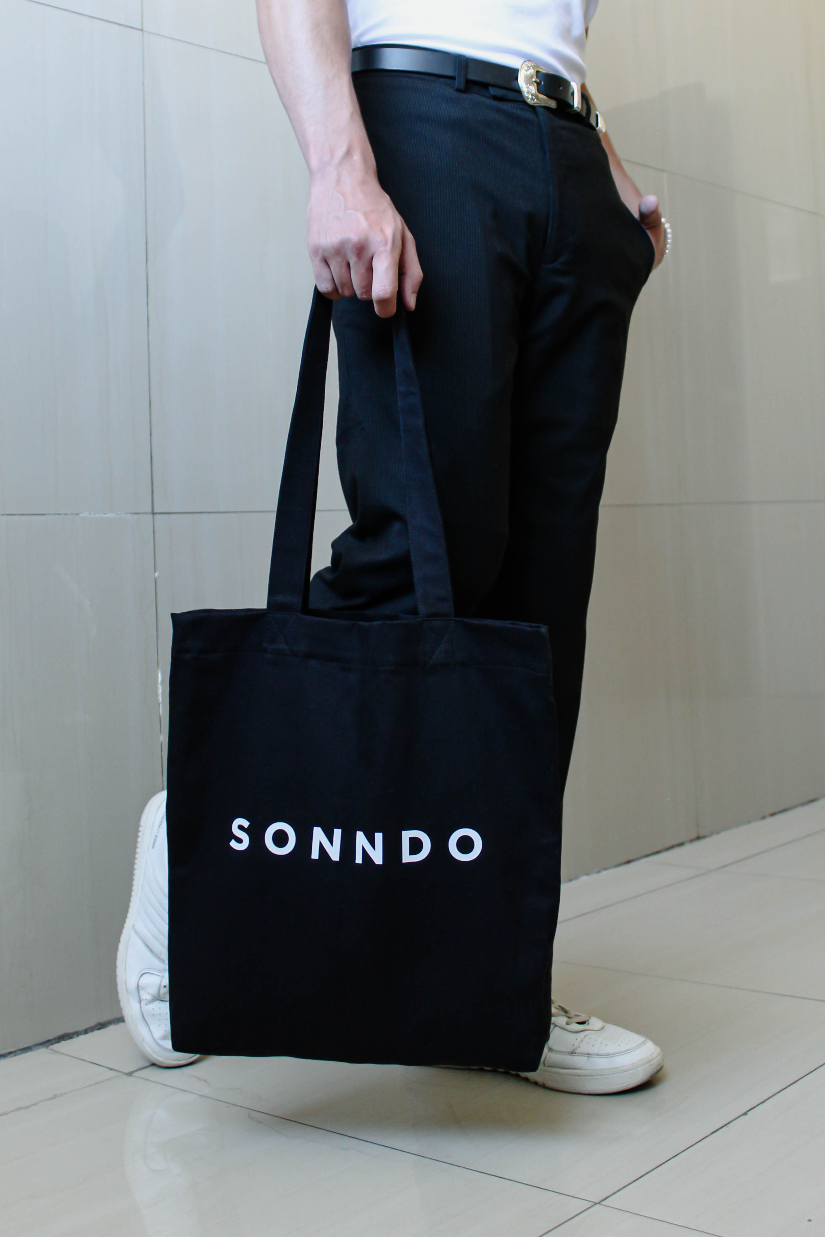 Tote bag logo